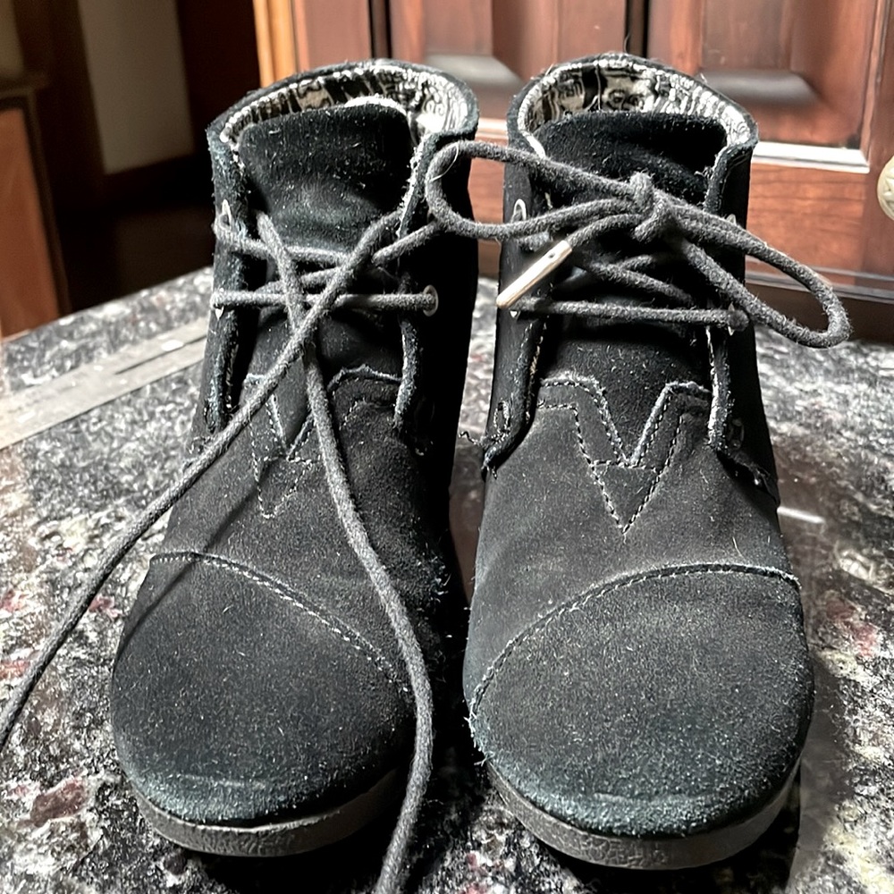 Tom’s suede wedge booties